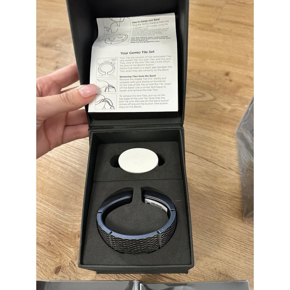 Gemio G1 Smart LED Bracelet Band Wireless Charger Tile Sets Original Box Lot